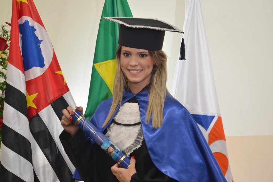 Rainha da Festa do Peão de Barretos de 2010 conclui faculdade que ganhou no concurso