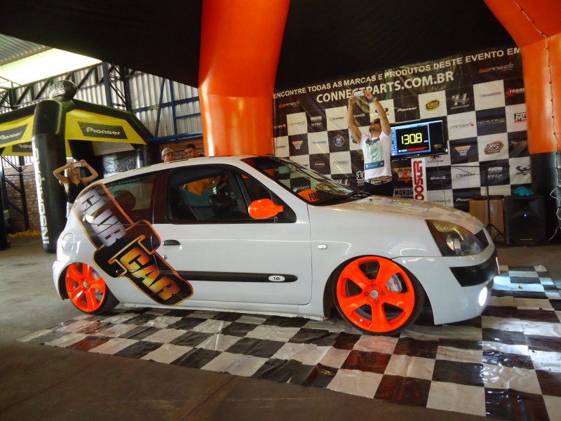 Campeonato de carros rebaixados é novidade no encontro de som automotivo em Barretos
