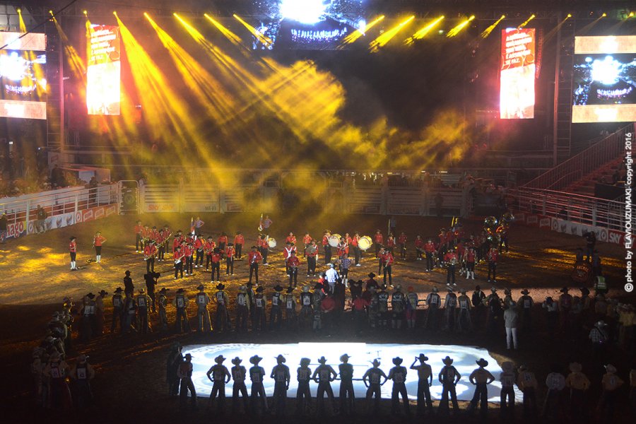 Abertura do Rodeio Internacional encanta e emociona público na Arena de Barretos