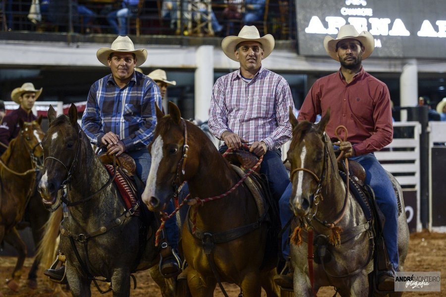 Cinco trios se classificam para a final do Team Penning que acontece no próximo domingo (27)