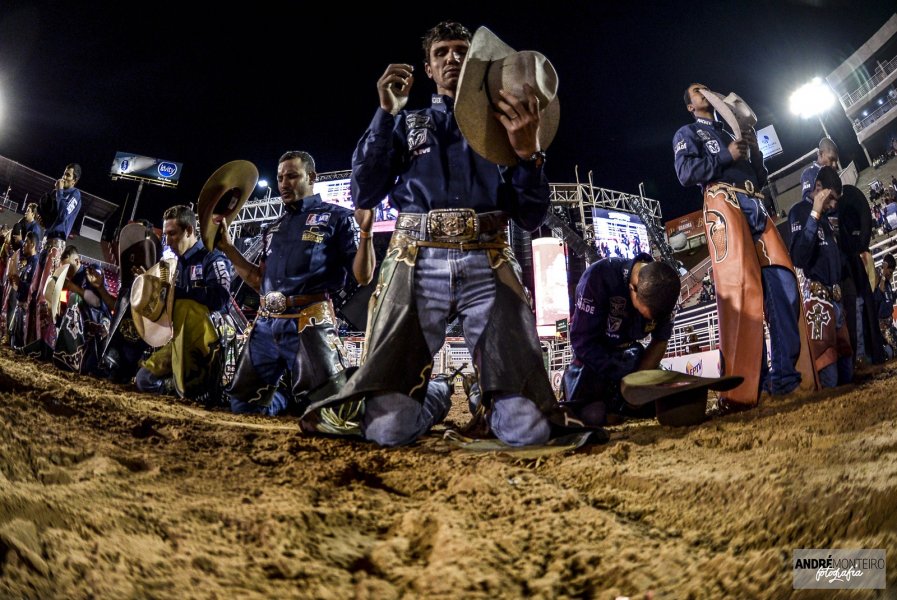 Grupo Pixote, Lucas & Thiago e Zé Henrique & Gabriel são as atrações desta terça feira (22) na Festa do Peão