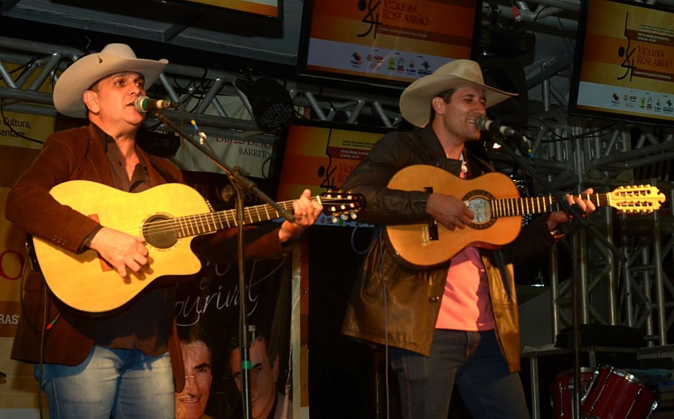 Dupla Célio & Leandro, de Jaú/SP, conquista primeiro lugar na Violeira Rose Abrão