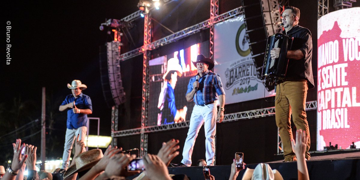 Trio Parada Dura e cantores da nova geração agitam a galera no Palco Festeja