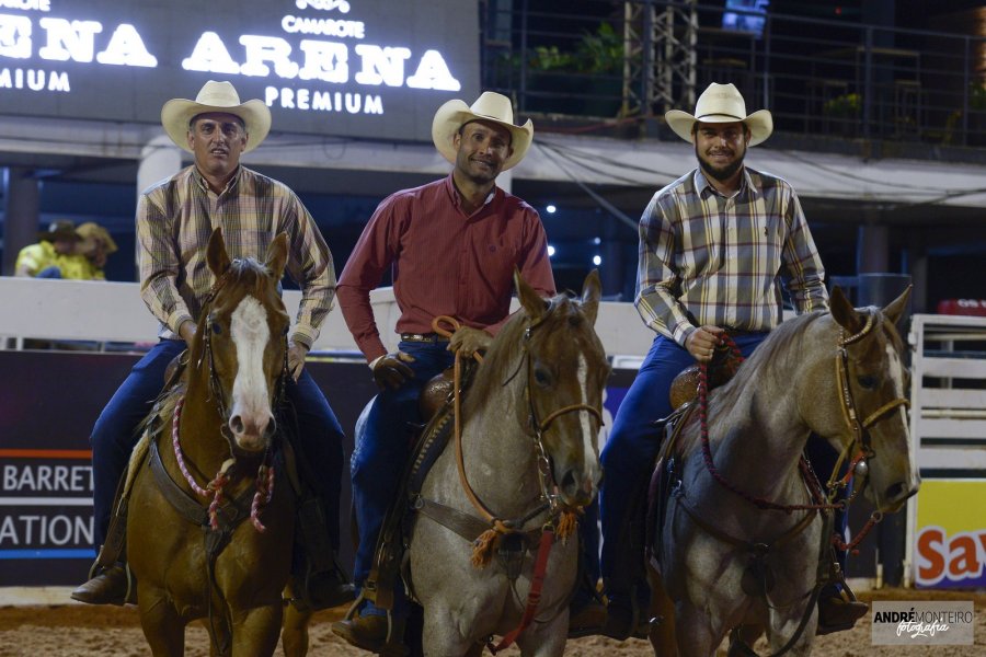 Trio de Ribeirão Preto conquista o melhor tempo no Team Penning na noite de abertura do 25º Barretos International Rodeo 
