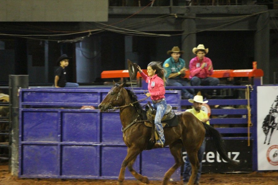 Amazona paranaense marca o menor tempo na primeira noite de disputas de Três Tambores