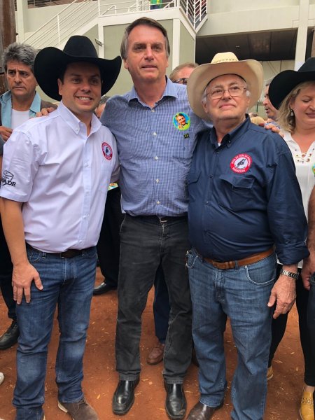 Jair Bolsonaro visita Queima do Alho durante a Festa do Peão