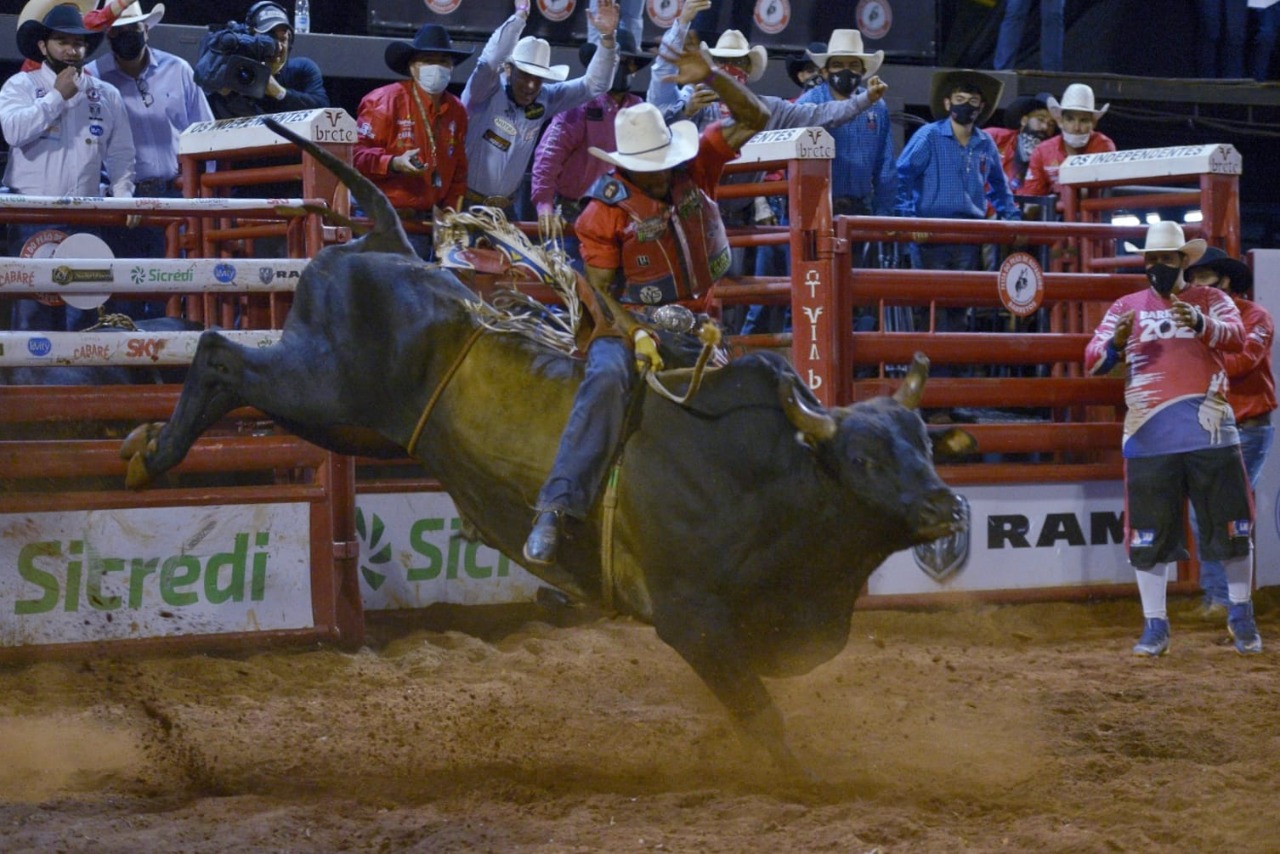 Alan de Souza, de Taubaté-SP, é o campeão do Rodeio de Barretos 2021