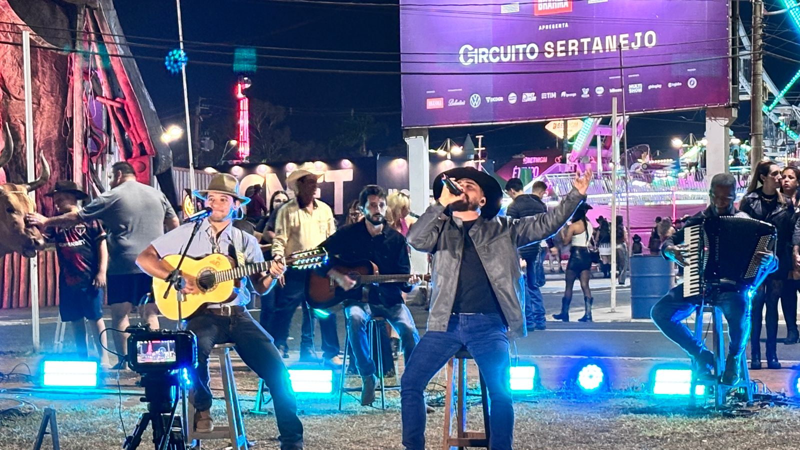 Palco Raízes Sertanejas abre a programação com gravação de DVD