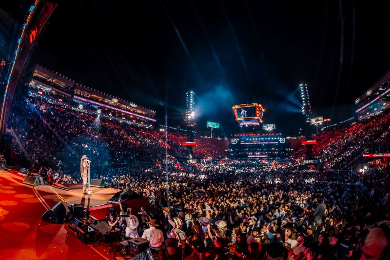 Com ingressos esgotados no sábado, Festa do Peão de Barretos tem show da Embaixadora Ana Castela, Zé Neto & Cristiano e Nattan no Palco Estádio