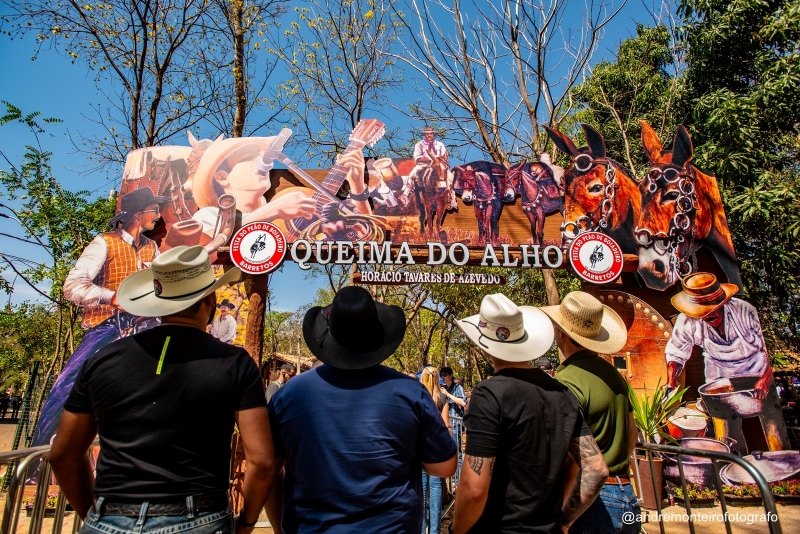 Novo portal da Queima do Alho é inaugurado no Parque do Peão em Barretos