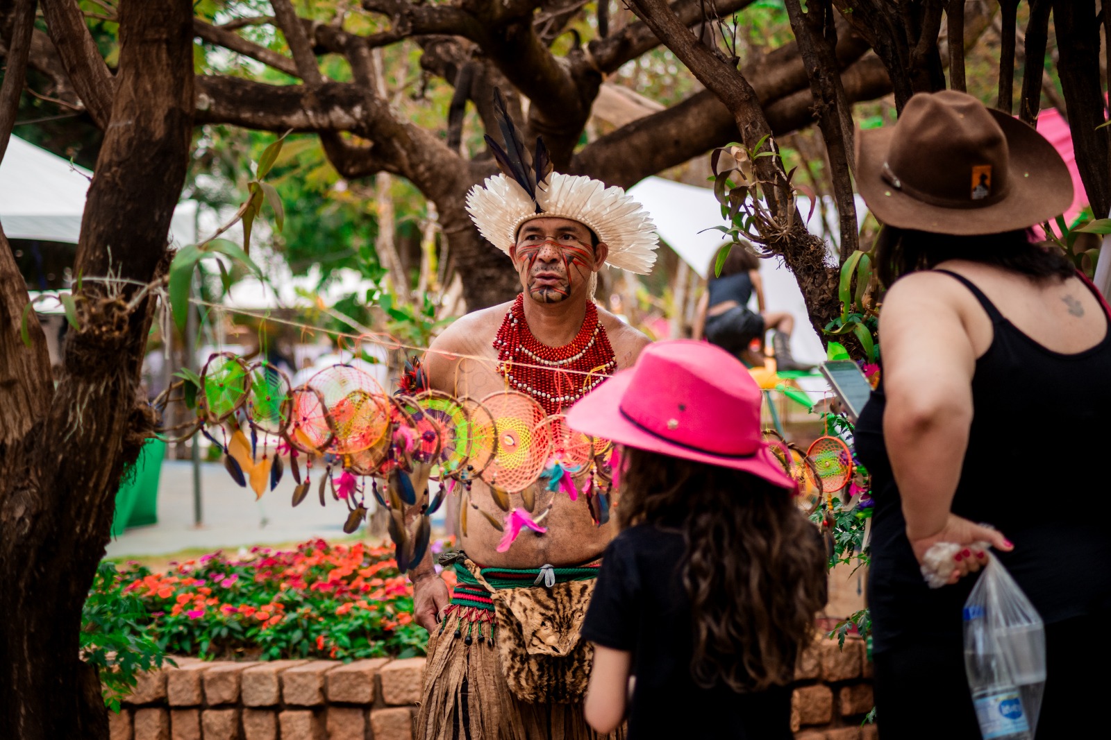 Comunidade Pataxó leva vivência indígena e artesanato para a 70ª Festa do Peão de Barretos
