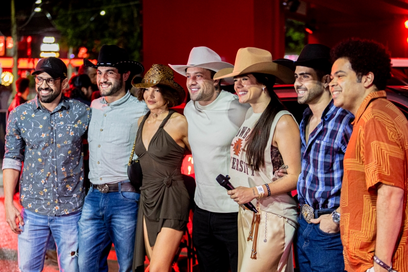 Elenco de “8 Segundos – O Desafio” curte a Festa do Peão de Barretos