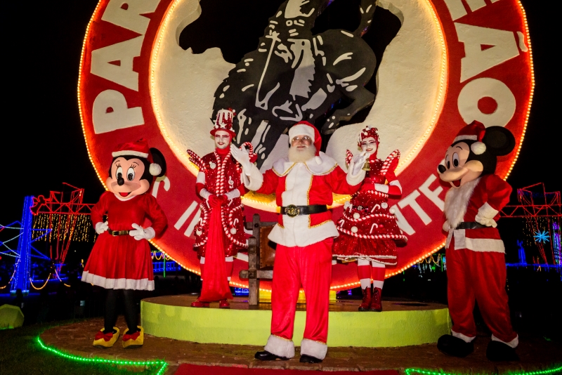 Parque do Peão de Barretos dá boas-vindas ao Natal com iluminação especial e queima de fogos