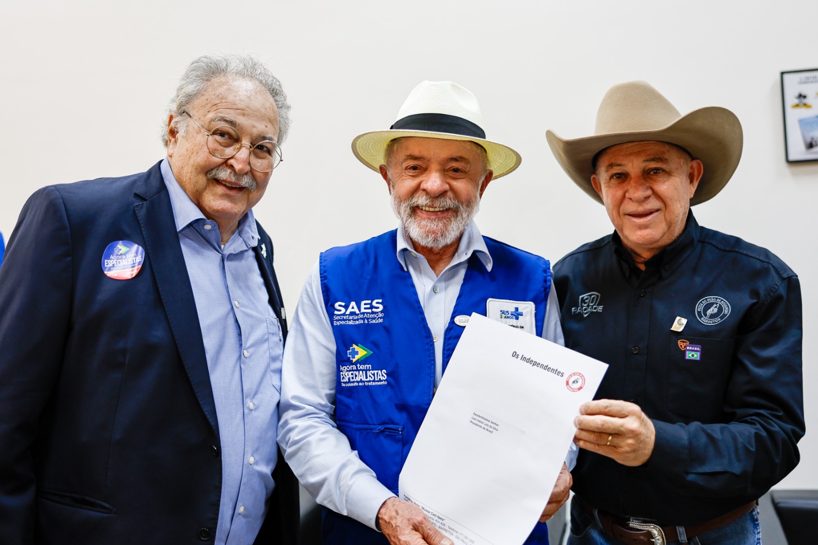 Durante visita a Barretos, Lula recebe convite oficial para a Festa do Peão