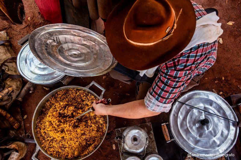 Concurso da Queima do Alho reúne mais de 20 comitivas neste domingo na Festa do Peão de Barretos