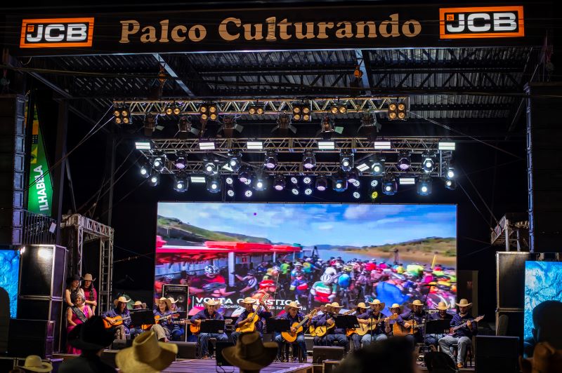 Palco Culturando encerra programação neste domingo na Festa do Peão
