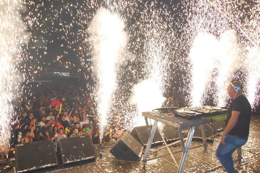 DJ Ferris fechou a madrugada de sábado (Kaic Ferreira )