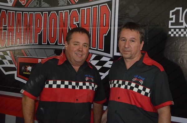 Wayne Harris, presidente da dB Drag Racing, ao lado de Daniel Boner da 101 Eventos, parceira de Os Independentes na realização do evento(Diego Rodrigues)