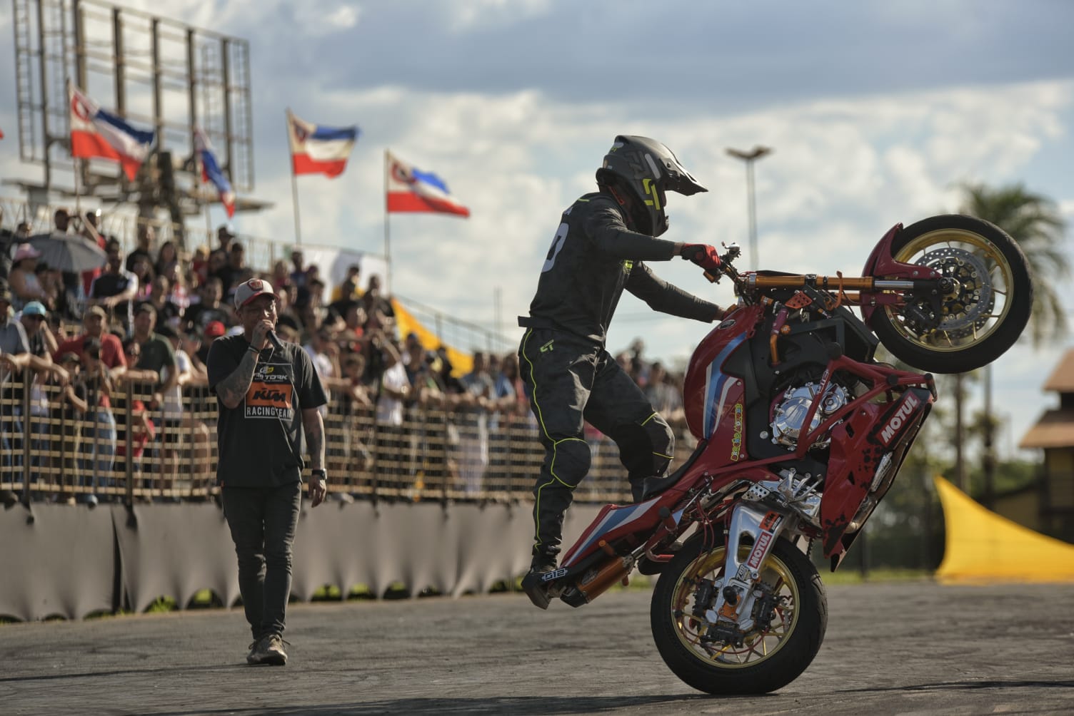 Acrobacias e manobras radicais são as atrações cheia de adrenalina do Barretos Motorcycles(André Monteiro)